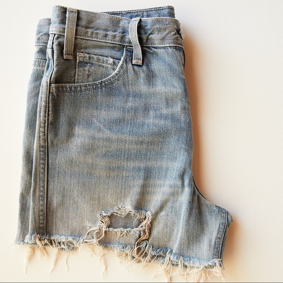 Levi’s cut off shorts - Picture 4 of 5